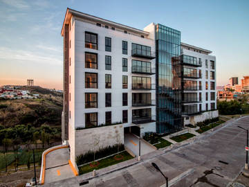 venta departamento de Dos Niveles en torre Citium, toscana - terraza y jardín privado lomas de angelopolis
