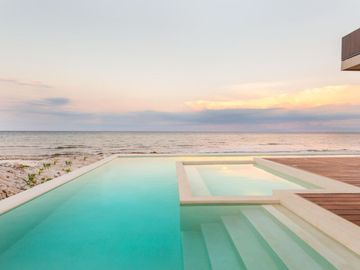 Departamento con alberca privada, acceso al mar, c;ub de playa, en venta, Tankah, Tulum.