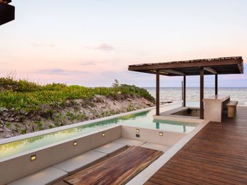 Departamento con alberca privada, acceso al mar, c;ub de playa, en venta, Tankah, Tulum.