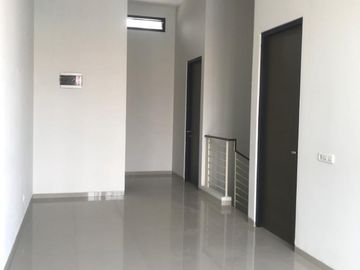 Rumah Mojoklanggru Kidul Belakang Depot Bu Rudy Dharmahusada Baru Gres Siap Huni
