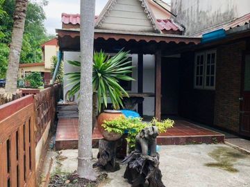 ขายบ้านเอื้ออาทร ตําบลวัดประดู่ อำเภอเมืองสุราษฎร์ธานี ใกล้ตัวเมือง เดินทางสะดวกสบาย รหัส H8089