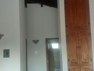 VENDO PENT-HAUSE, 78m2, terraza amplia, 2 hab, parqueadero, seguridad.