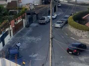VENDO PENT-HAUSE, 78m2, terraza amplia, 2 hab, parqueadero, seguridad.