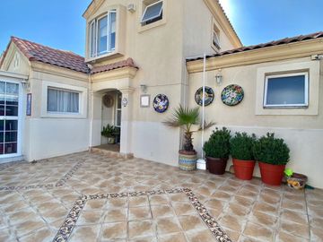 Casa En Venta, 4 D 4b , Sector Casas De La Viña Peñalolén.!!