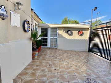 Casa En Venta, 4 D 4b , Sector Casas De La Viña Peñalolén.!!