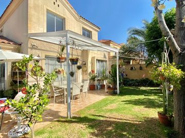 Casa En Venta, 4 D 4b , Sector Casas De La Viña Peñalolén.!!