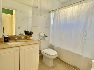Casa En Venta, 4 D 4b , Sector Casas De La Viña Peñalolén.!!