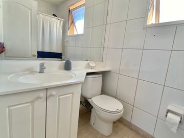 Casa En Venta, 4 D 4b , Sector Casas De La Viña Peñalolén.!!