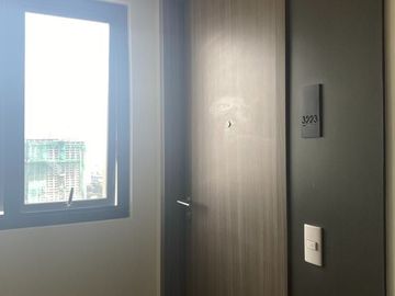 PERFECT LOCATION CONDO UNIT NEAR DE LA SALLE MANILA!