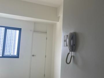PERFECT LOCATION CONDO UNIT NEAR DE LA SALLE MANILA!