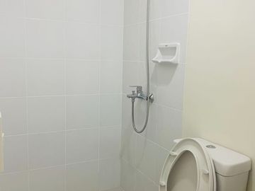 PERFECT LOCATION CONDO UNIT NEAR DE LA SALLE MANILA!