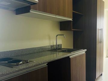 PERFECT LOCATION CONDO UNIT NEAR DE LA SALLE MANILA!