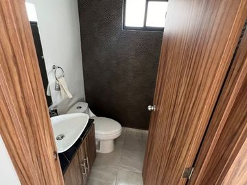 CASA CON CISTERNA EN PACHUCA TODO EN PRIVADA CON AMENIDADES CERCA DE AVENIDAS PRINCIPALES