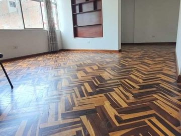 Departamento Triplex Con Terraza - Ubicado Estratégicamente