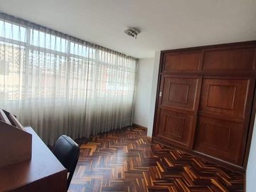 Departamento Triplex Con Terraza - Ubicado Estratégicamente