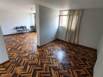 Departamento Triplex Con Terraza - Ubicado Estratégicamente