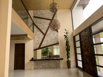 6-Bedroom House With Swimming Pool in  Ayala Westgrove Heights Silang Cavite