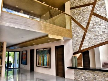 6-Bedroom House With Swimming Pool in  Ayala Westgrove Heights Silang Cavite