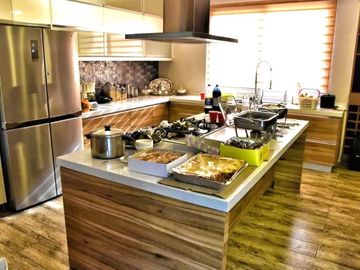 6-Bedroom House With Swimming Pool in  Ayala Westgrove Heights Silang Cavite