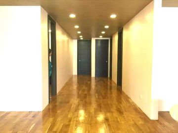 6-Bedroom House With Swimming Pool in  Ayala Westgrove Heights Silang Cavite