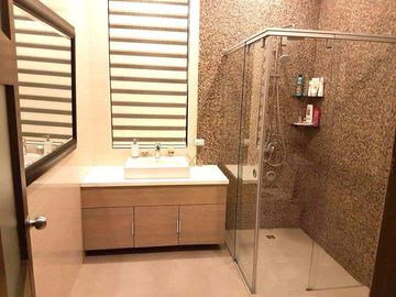 6-Bedroom House With Swimming Pool in  Ayala Westgrove Heights Silang Cavite
