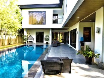 6-Bedroom House With Swimming Pool in  Ayala Westgrove Heights Silang Cavite