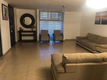 CASA EN VENTA EN JURIQUILLA