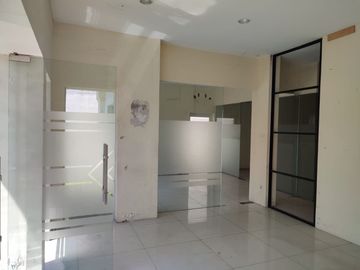 Disewakan Bangunan Lokasi Strategis Ex Resto di Pusat Kota Lokasi jl Kartini Surabaya