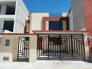 CASA A ESTRENAR URBANIZACIÓN 