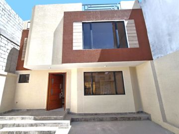 CASA A ESTRENAR URBANIZACIÓN 