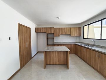 CASA A ESTRENAR URBANIZACIÓN 