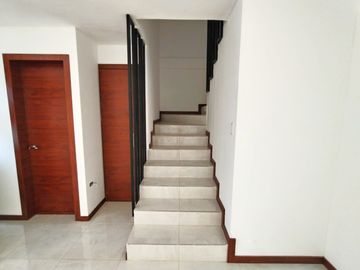 CASA A ESTRENAR URBANIZACIÓN 
