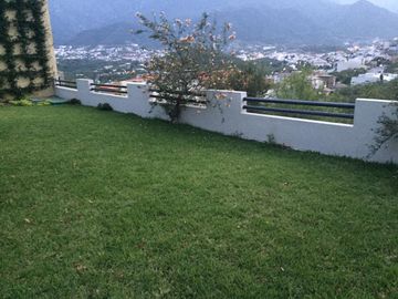 CASA EN SIERRA ALTA 3ER SECTOR