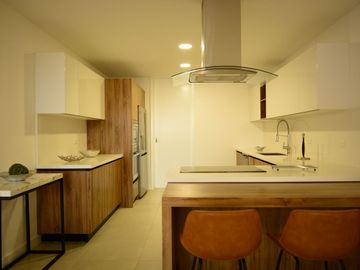 En Venta Departamento de Lujo de 3 Dormitorios en Puertas del Sol - Ordoñez Lasso
