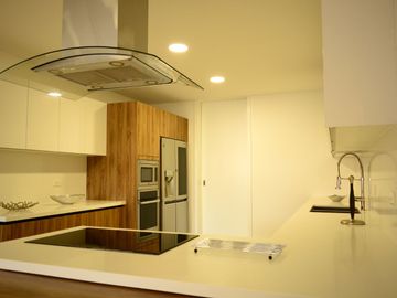 En Venta Departamento de Lujo de 3 Dormitorios en Puertas del Sol - Ordoñez Lasso