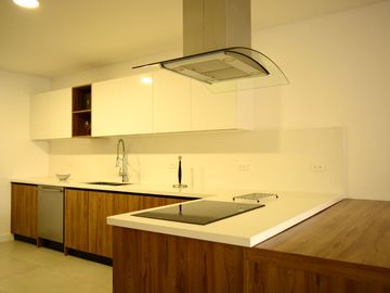 En Venta Departamento de Lujo de 3 Dormitorios en Puertas del Sol - Ordoñez Lasso