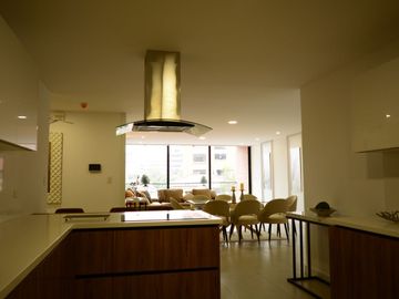 En Venta Departamento de Lujo de 3 Dormitorios en Puertas del Sol - Ordoñez Lasso