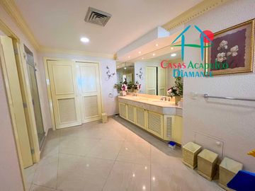 Departamento en venta con hermosa terraza e increíble vista al mar