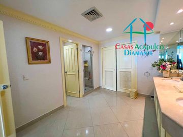 Departamento en venta con hermosa terraza e increíble vista al mar