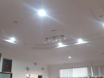 **En Venta Lote de 993 metros con Amplia Casa y Anexo Independiente en Brisas del Mar Salinas, Ecuador**