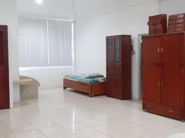 **En Venta Lote de 993 metros con Amplia Casa y Anexo Independiente en Brisas del Mar Salinas, Ecuador**