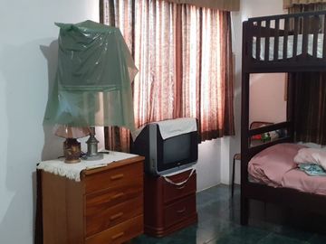 **En Venta Lote de 993 metros con Amplia Casa y Anexo Independiente en Brisas del Mar Salinas, Ecuador**