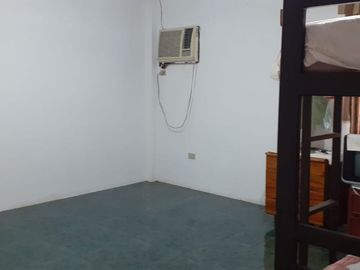 **En Venta Lote de 993 metros con Amplia Casa y Anexo Independiente en Brisas del Mar Salinas, Ecuador**