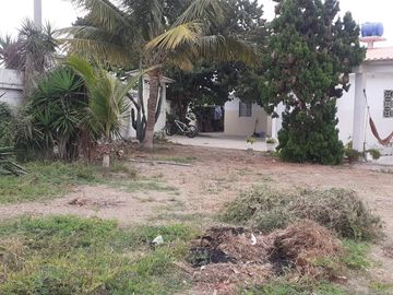 En Venta Lote de 1.418 metros con amplia casa en Brisas del Mar Salinas, Ecuador