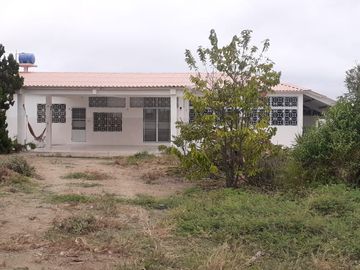 En Venta Lote de 1.418 metros con amplia casa en Brisas del Mar Salinas, Ecuador