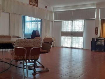 **En Venta Lote de 993 metros con Amplia Casa y Anexo Independiente en Brisas del Mar Salinas, Ecuador**