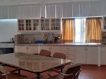 En Venta Lote de 1.418 metros con amplia casa en Brisas del Mar Salinas, Ecuador