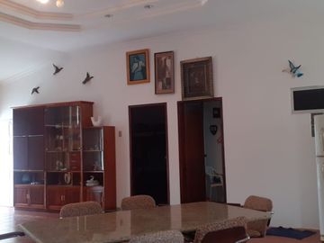**En Venta Lote de 993 metros con Amplia Casa y Anexo Independiente en Brisas del Mar Salinas, Ecuador**