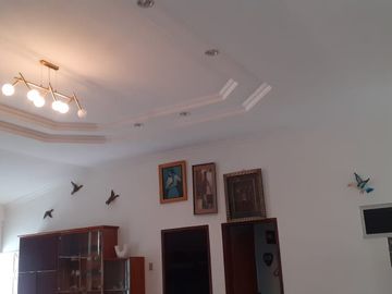 **En Venta Lote de 993 metros con Amplia Casa y Anexo Independiente en Brisas del Mar Salinas, Ecuador**