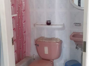 **En Venta Lote de 993 metros con Amplia Casa y Anexo Independiente en Brisas del Mar Salinas, Ecuador**